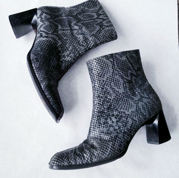 Naturalizer Shoes - Naturalizer gray snakeskin leather booties 7M Naturalizer Shoes - Naturalizer gray snakeskin leather booties 7M